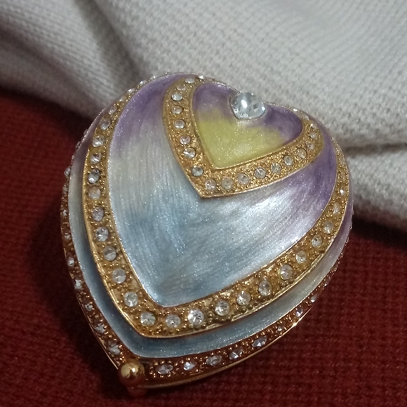Vintage Accessories - Vintage trinket pill box magnet